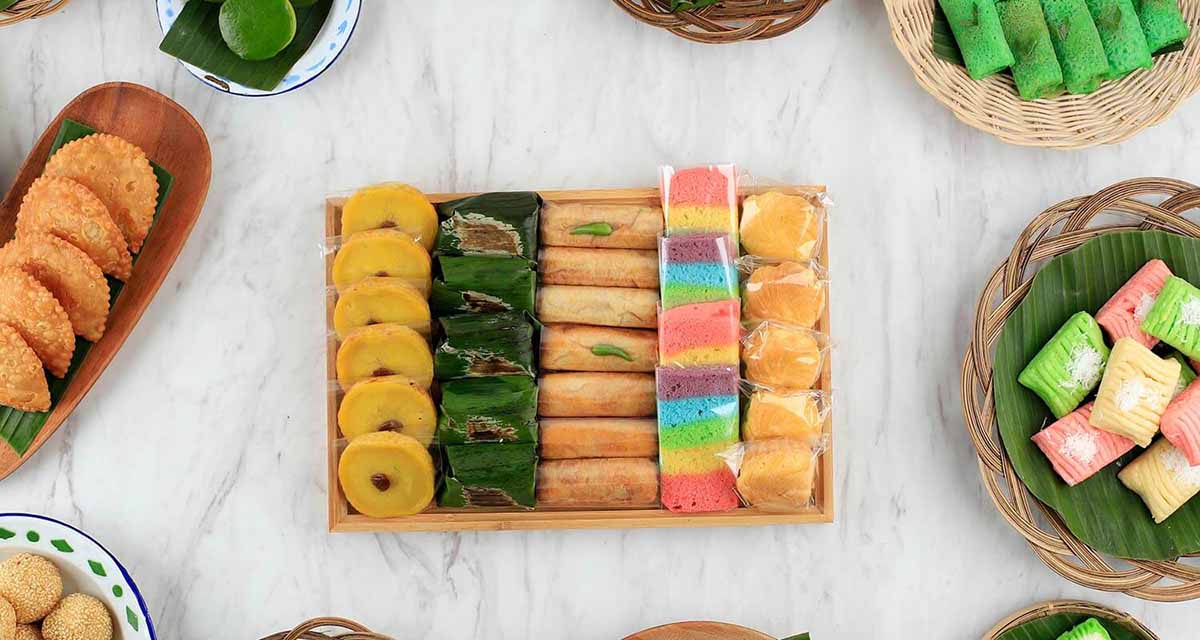 Produksi kue di Dapur Mama Aisha